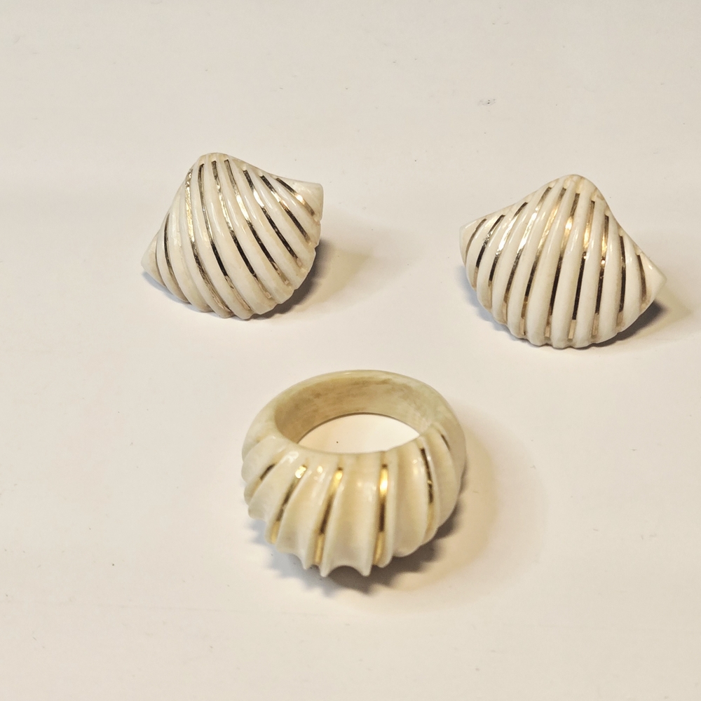 Elegant White Shell-Inspired Jewelry Set